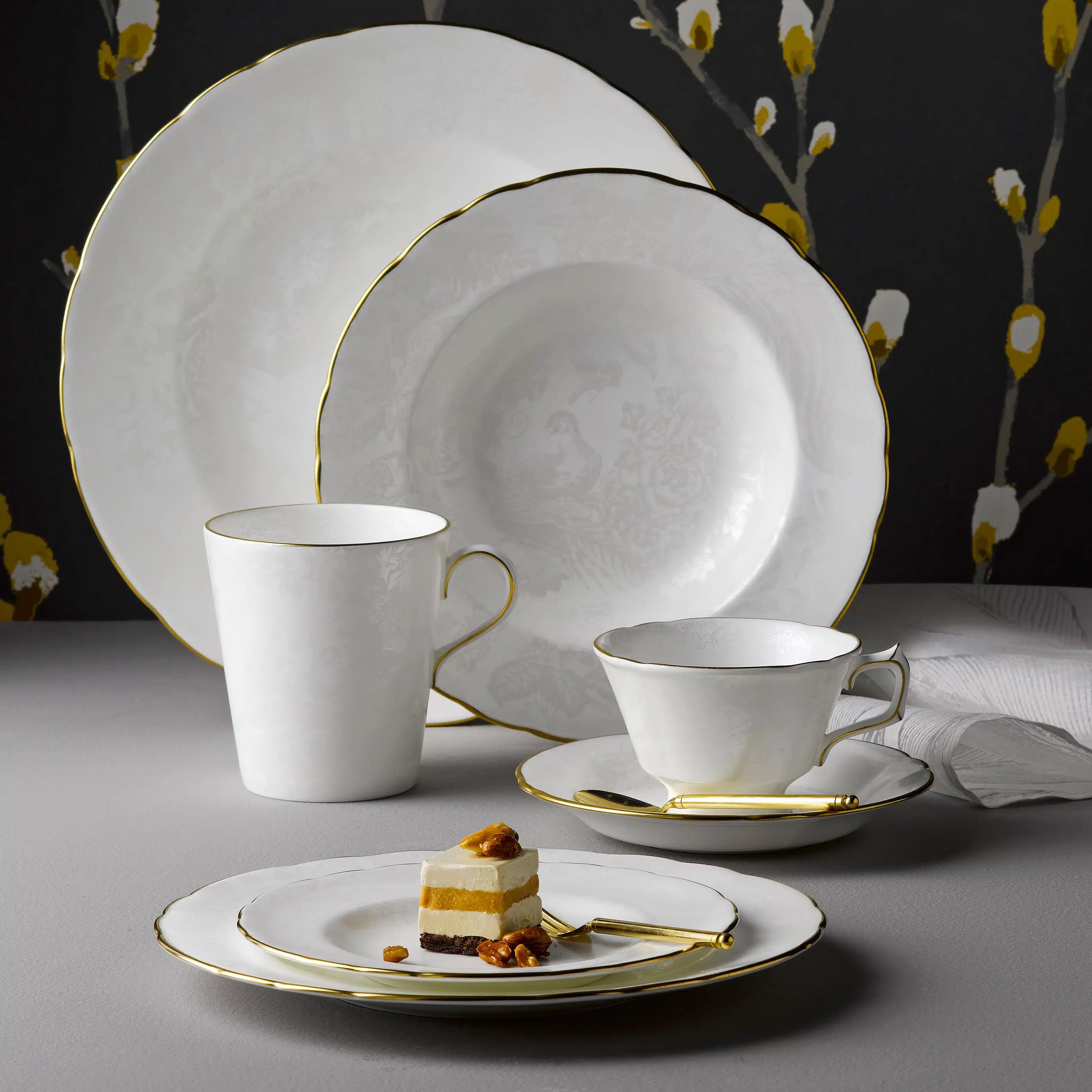 Royal Crown Derby Aves Pearl Dinnerware