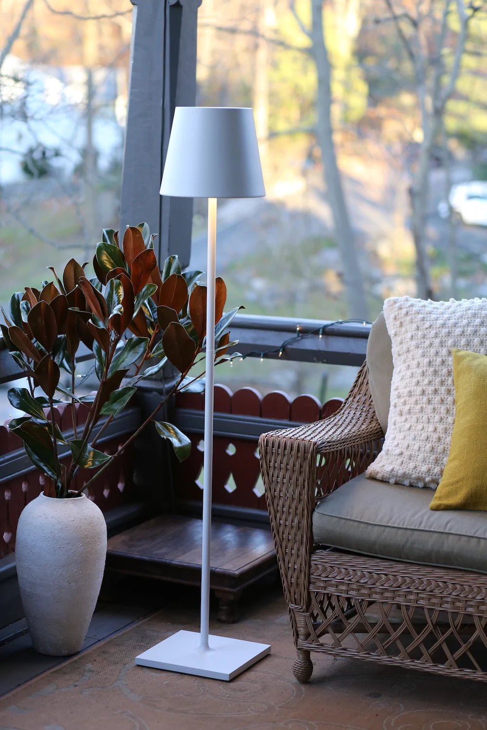 Outdoor standard lamp deals